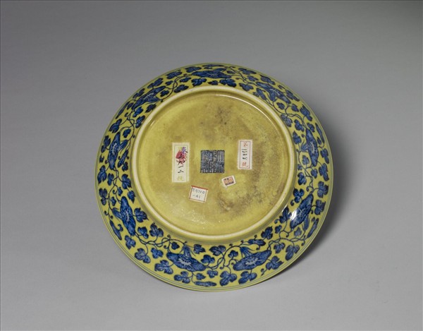 青花黃地花果紋盤