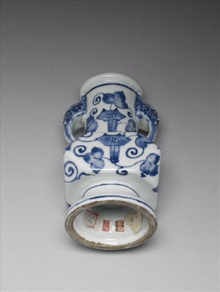 青花牽牛花紋折方瓶