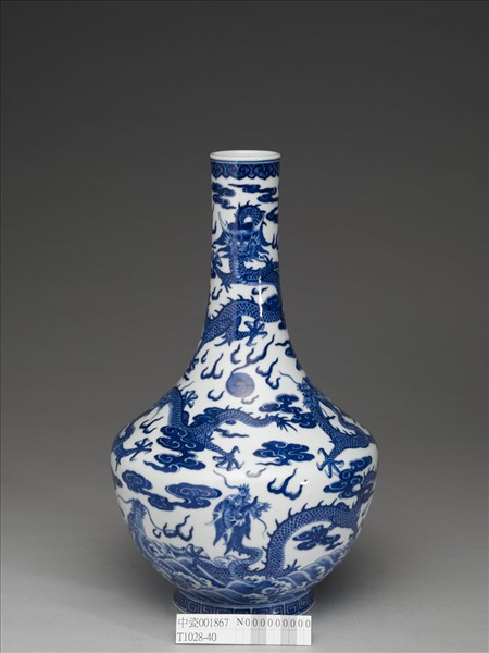 青花白地直口瓶