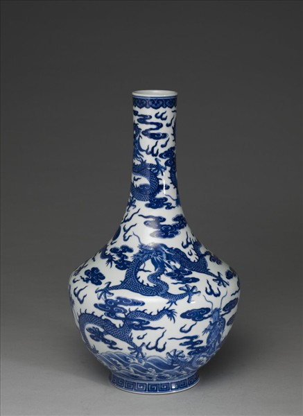 青花白地直口瓶