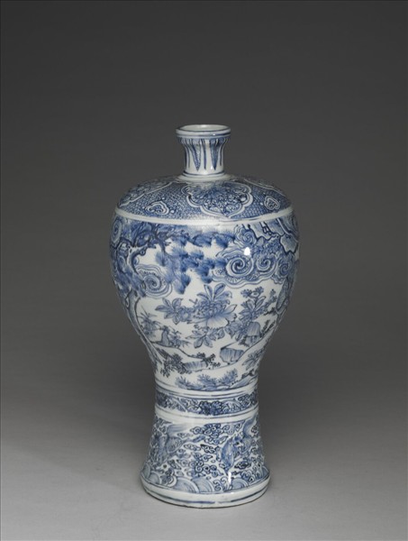 青花雙鹿海馬紋梅瓶