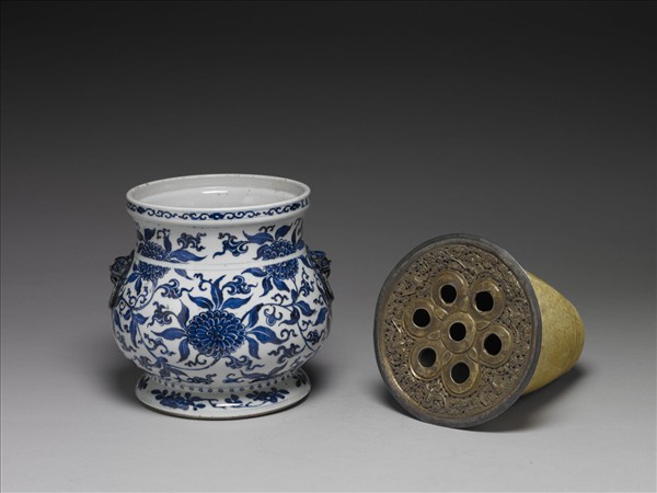 青花鋪首銜環花囊