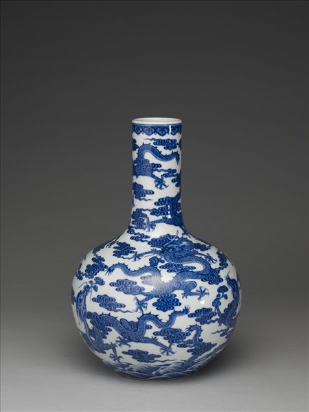 青花九龍紋天球瓶