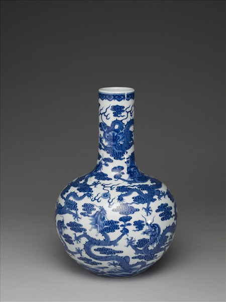 青花九龍紋天球瓶