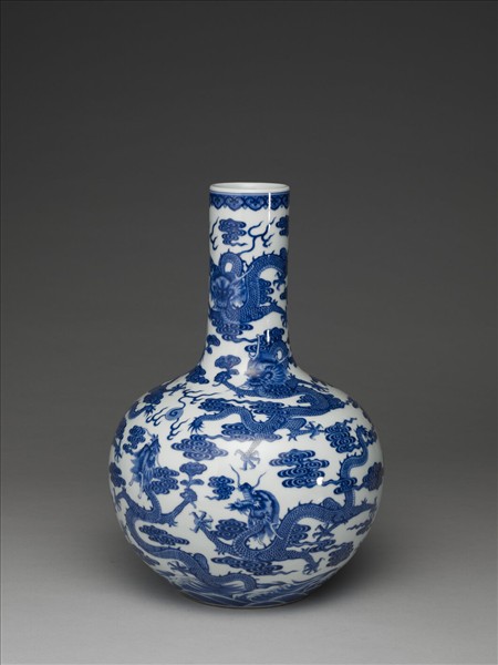 青花九龍紋天球瓶