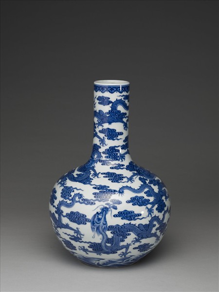 青花九龍紋天球瓶