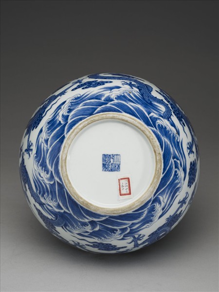 青花九龍紋天球瓶