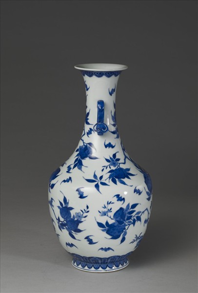 青花福壽紋如意耳瓶