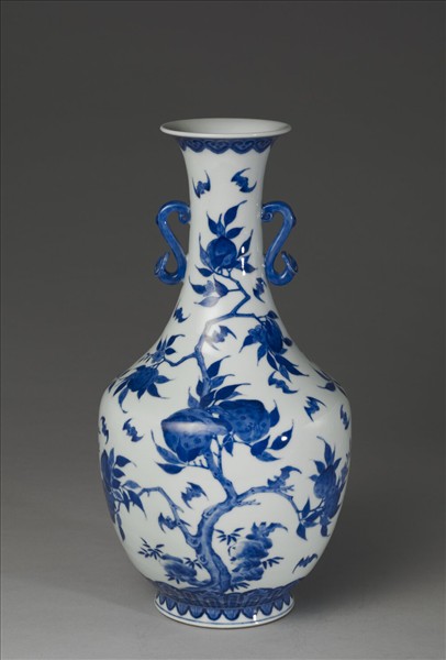 青花福壽紋如意耳瓶