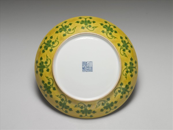 黃釉綠彩花卉紋盤