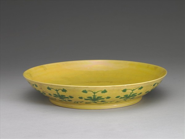 黃釉綠彩花卉紋盤