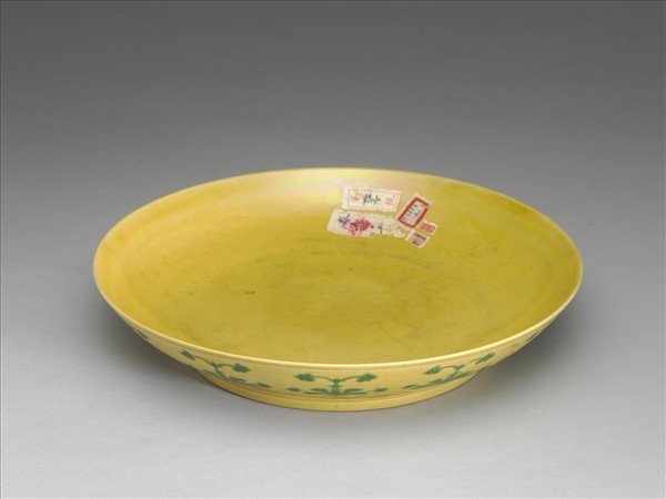 黃釉綠彩花卉紋盤