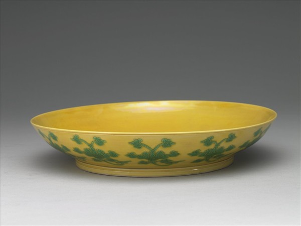 黃釉綠彩花卉紋盤