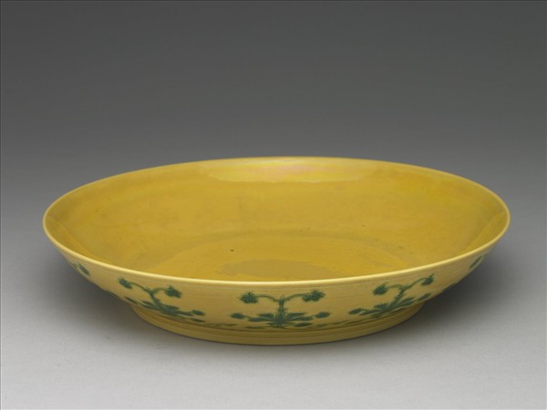 黃釉綠彩花卉紋盤