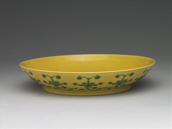黃釉綠彩花卉紋盤