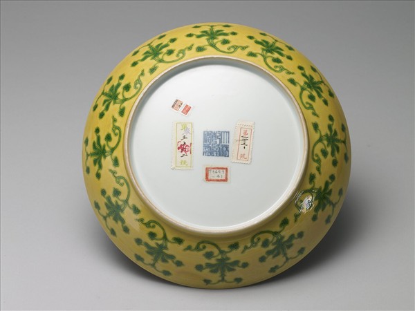 黃釉綠彩花卉紋盤