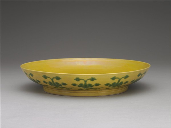 黃釉綠彩花卉紋盤