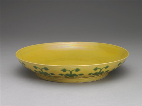 黃釉綠彩花卉紋盤