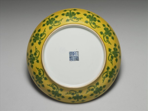黃釉綠彩花卉紋盤