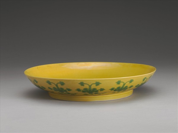 黃釉綠彩花卉紋盤
