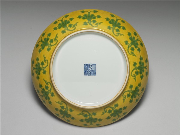 黃釉綠彩花卉紋盤