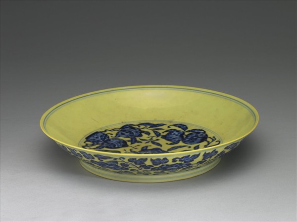 青花黃地花果紋盤