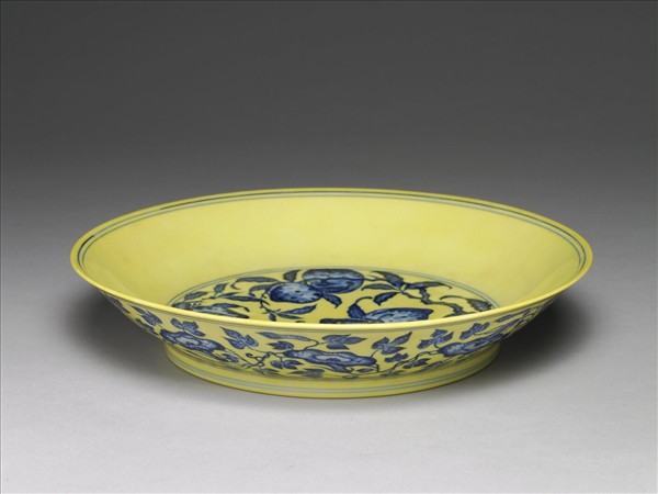 青花黃地花果紋盤