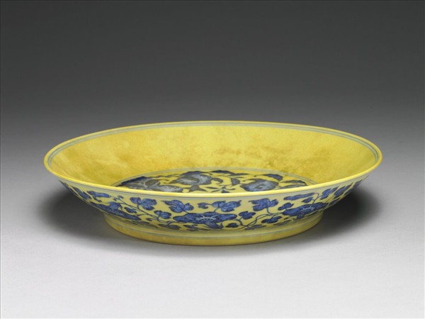 青花黃地花果紋盤