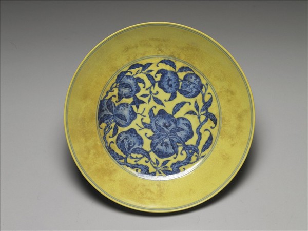 青花黃地花果紋盤