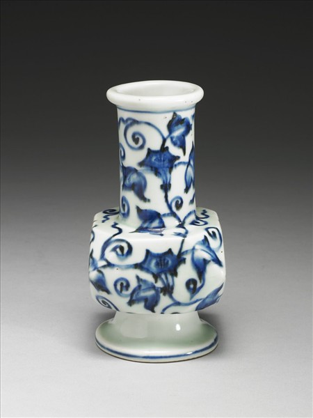 青花牽牛花紋折方瓶