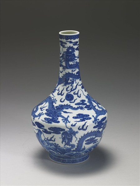 青花白地直口瓶