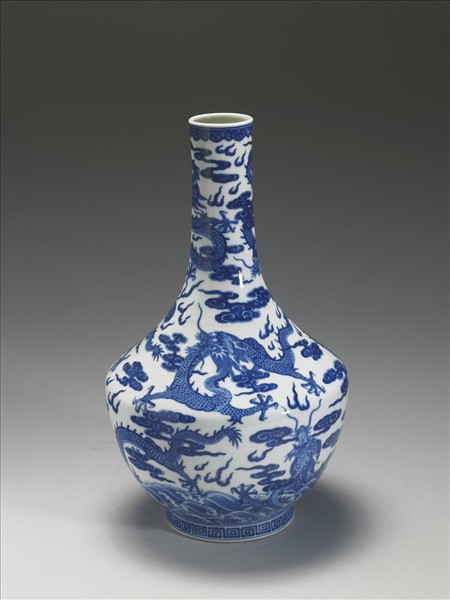 青花白地直口瓶