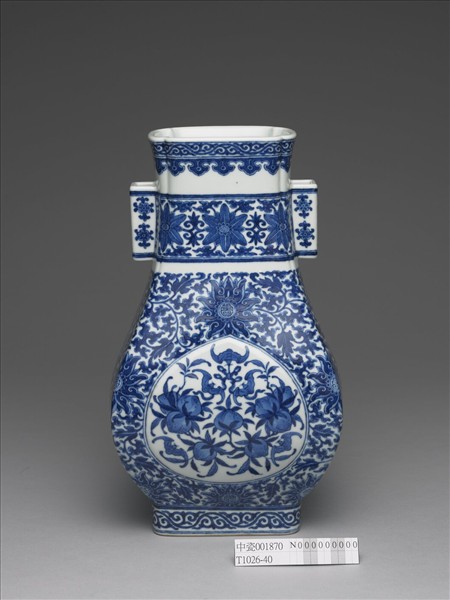 青花福壽紋貫耳瓶