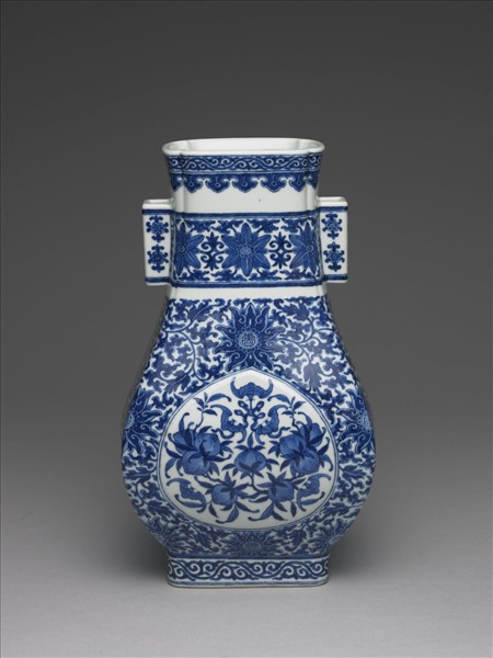 青花福壽紋貫耳瓶