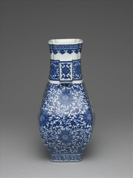 青花福壽紋貫耳瓶