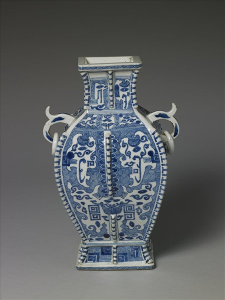 青花出戟雙環方瓶