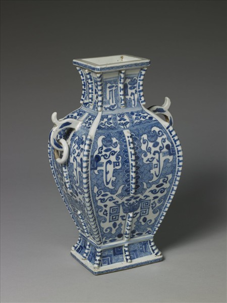 青花出戟雙環方瓶