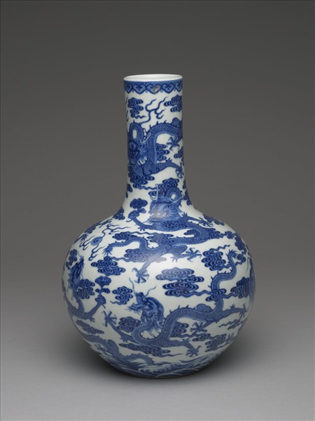 青花九龍紋天球瓶