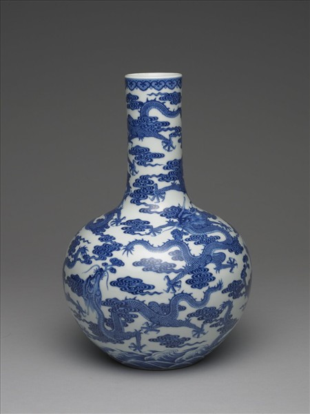 青花九龍紋天球瓶