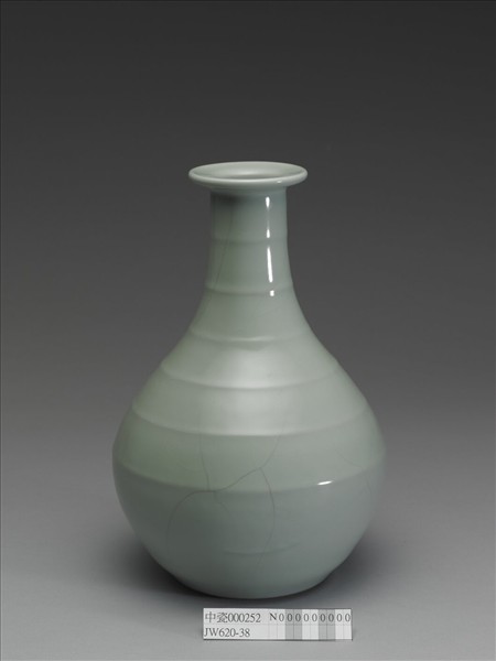 青瓷盤口弦紋瓶