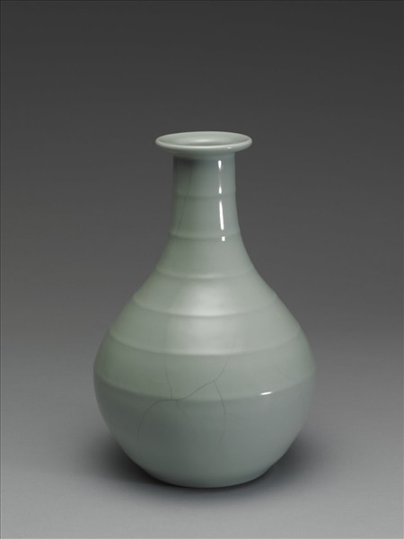 青瓷盤口弦紋瓶