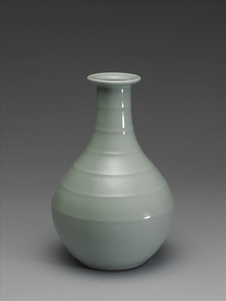 青瓷盤口弦紋瓶