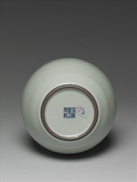 青瓷盤口弦紋瓶