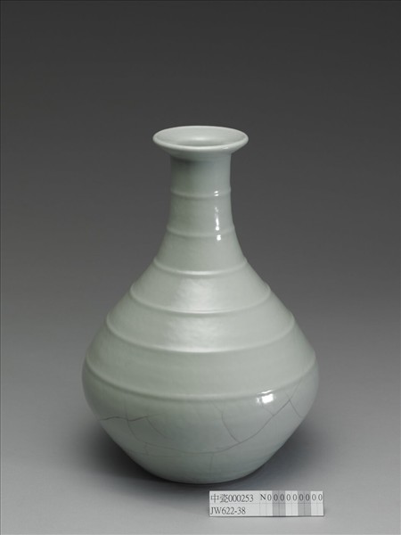 青瓷盤口弦紋瓶