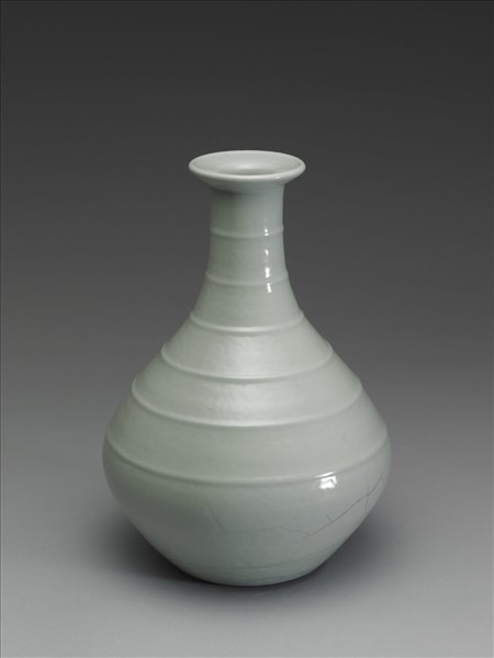 青瓷盤口弦紋瓶