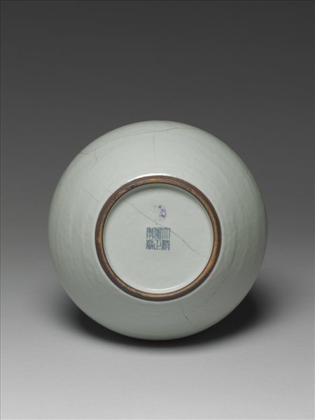 青瓷盤口弦紋瓶