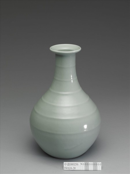 青瓷盤口弦紋瓶