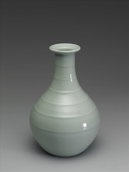 青瓷盤口弦紋瓶