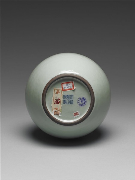 青瓷盤口弦紋瓶