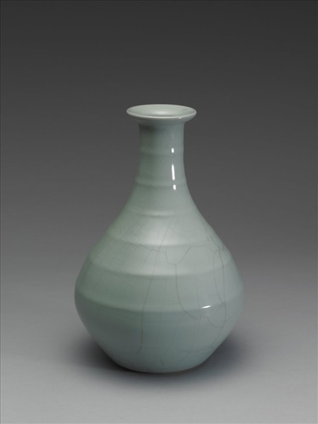 青瓷盤口弦紋瓶